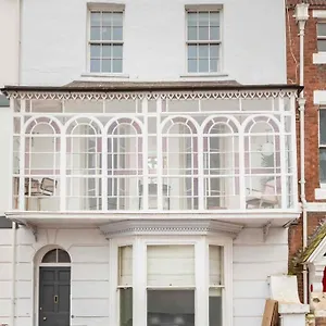 https://beautiful-city-centre-flat-with-free-parking.exeterhotels.net